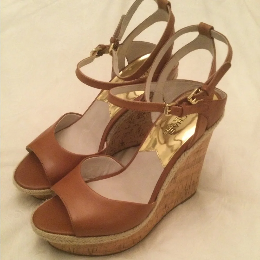 NIB Michael Michael Kors Axton leather two strap luggage wedge. Size 9. - Picture 2 of 12